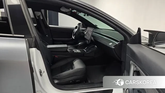 Tesla Model 3 2021 Серебристо-серый из Кореи, фото 2