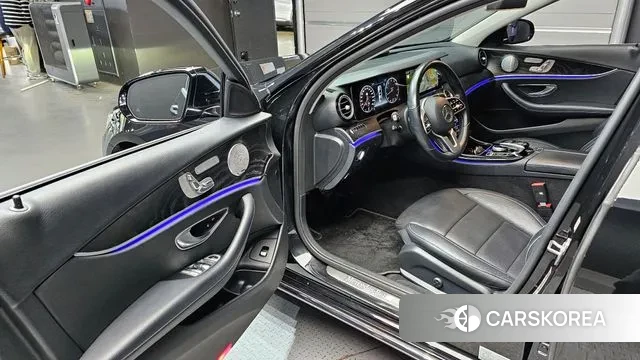 Mercedes-Benz E-Class W213 2018 Черный из Кореи, фото 2