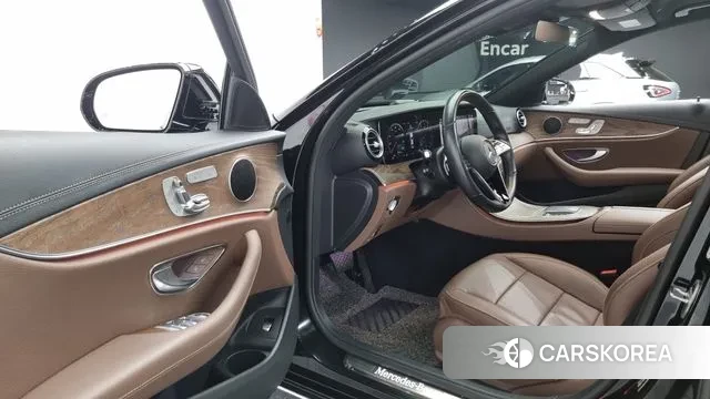 Mercedes-Benz E-Class W213 2021 Черный из Кореи, фото 2