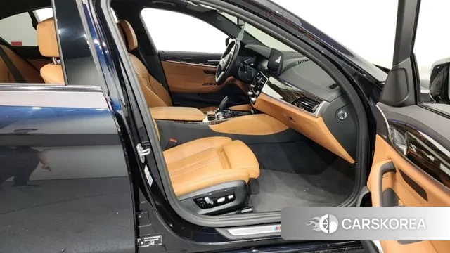 BMW 5 Series (G30) 2022 Черный из Кореи, фото 2