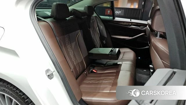 BMW 5 Series (G30) 2018 Белый из Кореи, фото 2