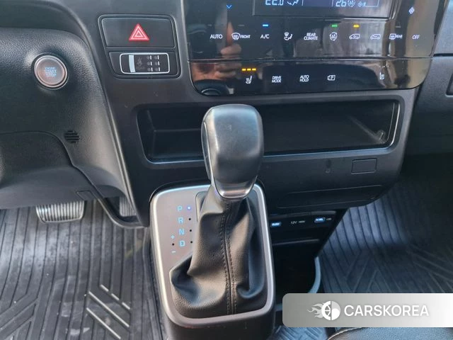 Hyundai Staria 2022 Серебряный из Кореи, фото 2