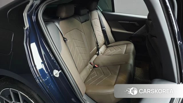 BMW 5 Series (G60) 2025 Черный из Кореи, фото 2