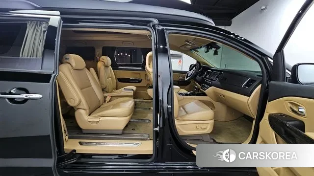 Kia The New Carnival 2018 Черный из Кореи, фото 2