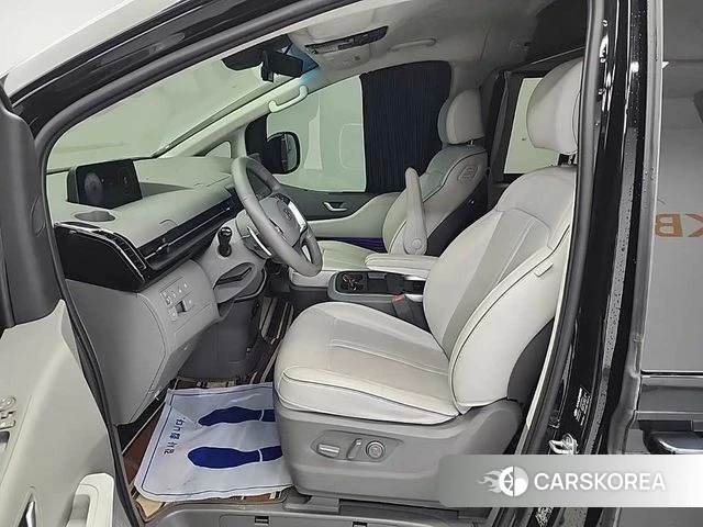 Hyundai Staria 2023 Черный из Кореи, фото 2