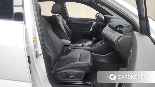 Audi Q3 (F3) 2023 Белый из Кореи, фото 2