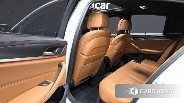 BMW 5 Series (G30) 2023 Белый из Кореи, фото 2