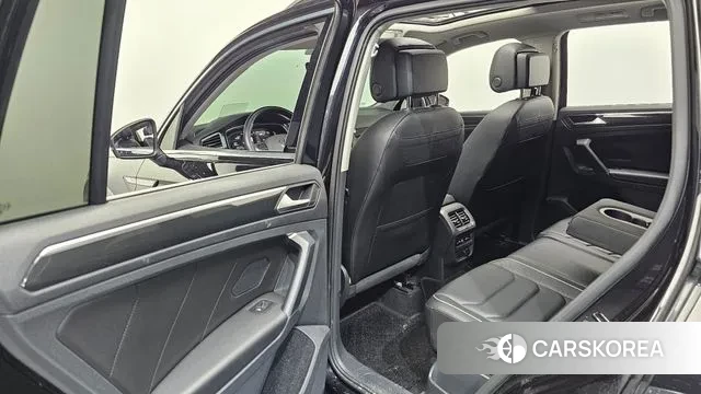 Volkswagen Tiguan second Generation 2022 Черный из Кореи, фото 2