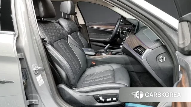 BMW 5 Series (G30) 2022 Серебряный из Кореи, фото 2