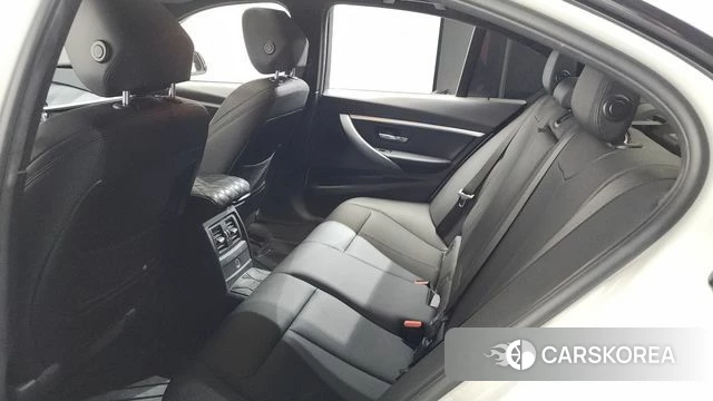 BMW 3 Series (F30) 2018 Белый из Кореи, фото 2