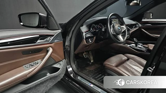BMW 5 Series (G30) 2018 Серый из Кореи, фото 2