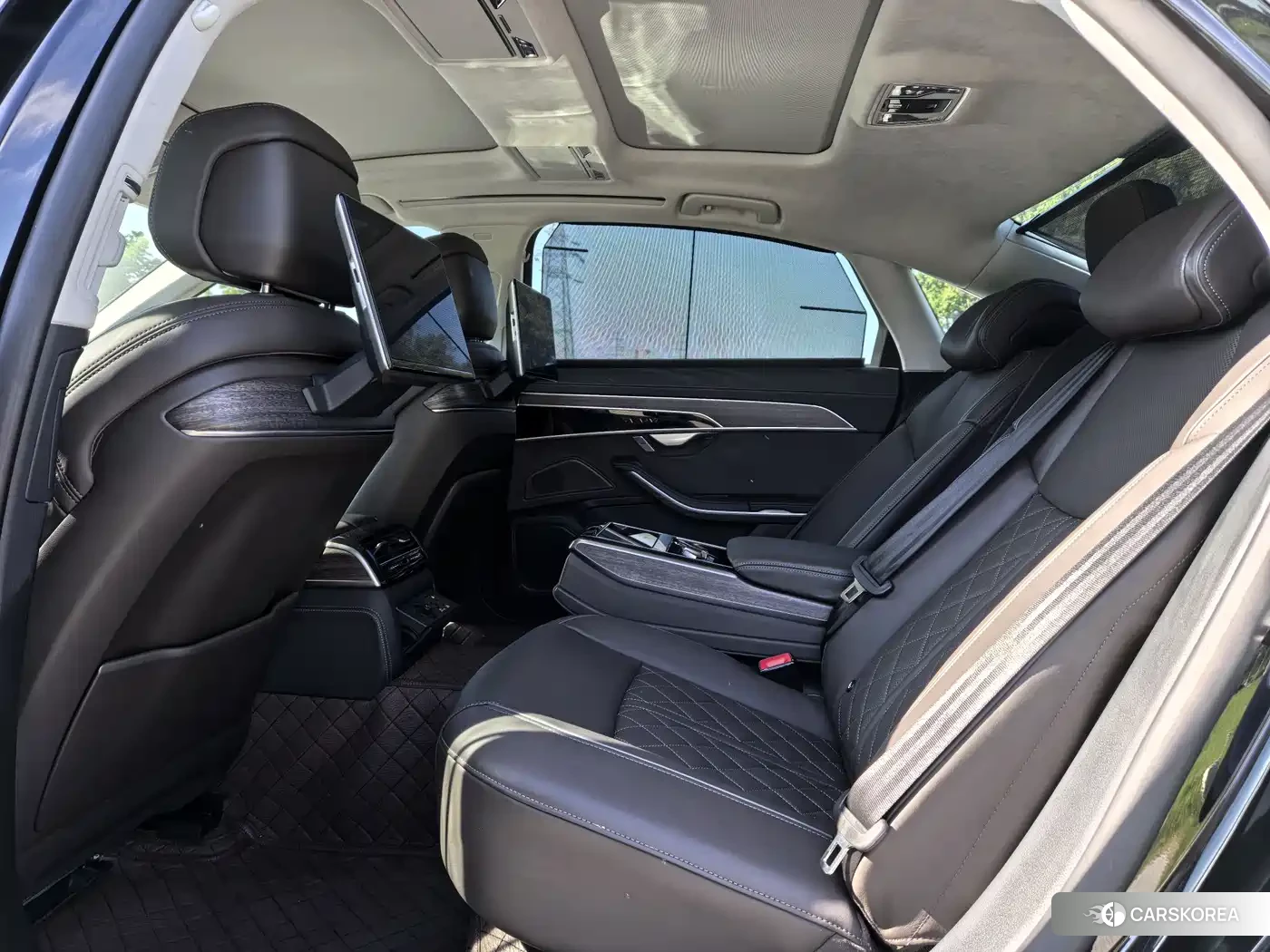 Audi A8 2023 Черный из Китая, фото 2