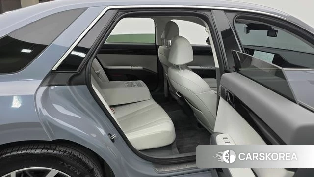 Hyundai Grandeur (GN7) 2023 Светло-серебряный цвет из Кореи, фото 2