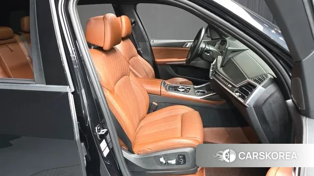 BMW X7 (G07) 2023 Черный из Кореи, фото 2