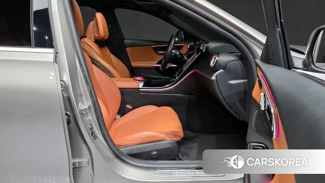 Mercedes-Benz C-Class W206 2023 Песочный из Кореи, фото 2