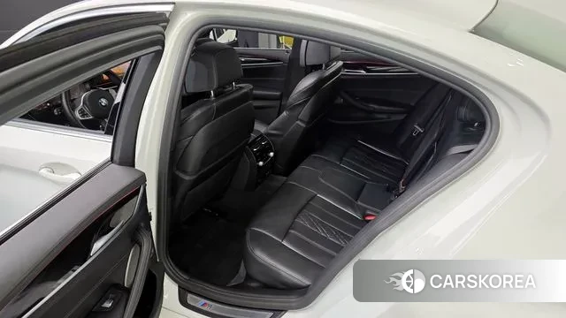 BMW 5 Series (G30) 2021 Белый из Кореи, фото 2