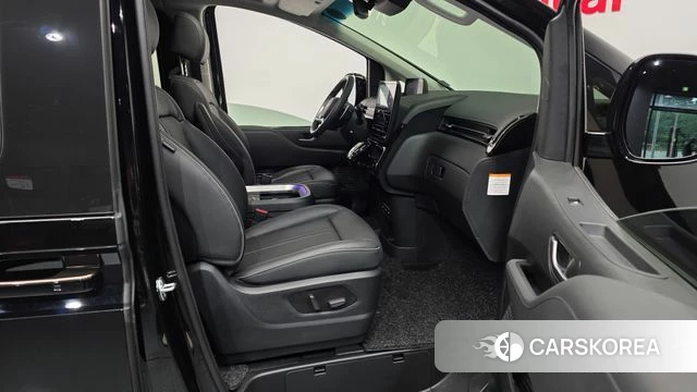 Hyundai Staria 2024 Черный из Кореи, фото 2