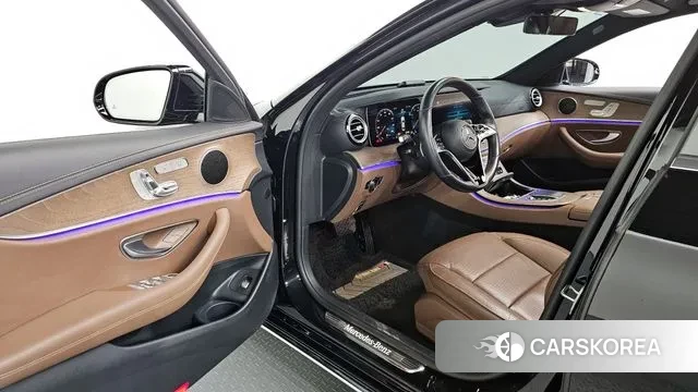 Mercedes-Benz E-Class W213 2021 Черный из Кореи, фото 2