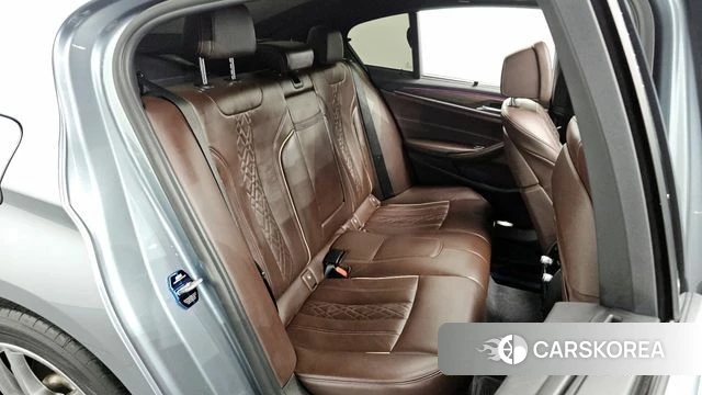 BMW 5 Series (G30) 2018 Серебристо-серый из Кореи, фото 2