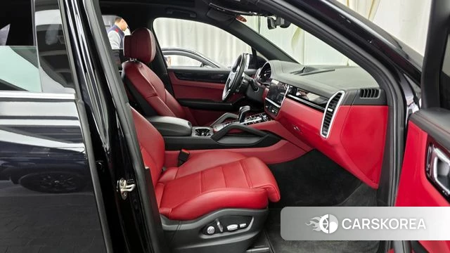 Porsche Cayenne (PO536) 2021 Черный из Кореи, фото 2