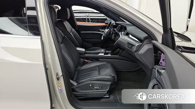 Audi e-Tron 2022 Песочный из Кореи, фото 2