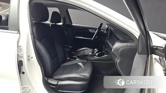 Kia The New K3 2nd generation 2021 Белый из Кореи, фото 2