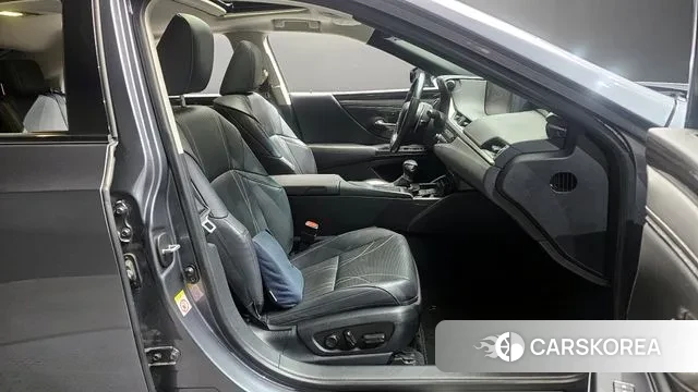 Lexus ES300h 7th generation 2019 Серый из Кореи, фото 2