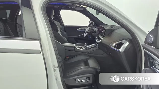 BMW XM (G09) 2023 Белый из Кореи, фото 2