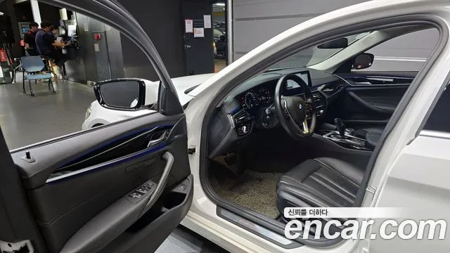 BMW 5 Series (G30) 2018 Белый из Кореи, фото 2