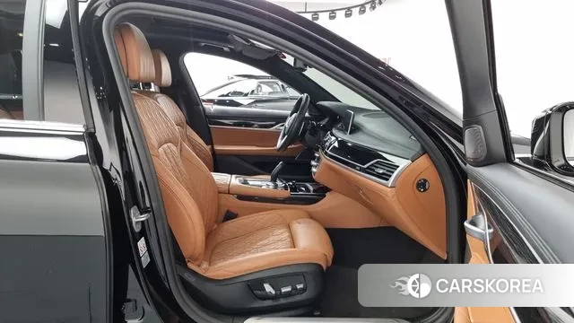 BMW 7 Series (G11) 2020 Черный из Кореи, фото 2