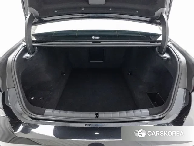 BMW 7 Series (G70) 2025 Черный из Кореи, фото 2