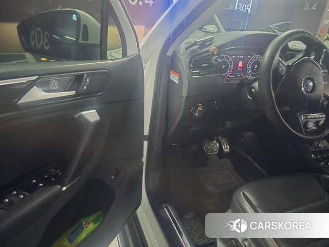 Volkswagen Tiguan second Generation 2018 Белый из Кореи, фото 2