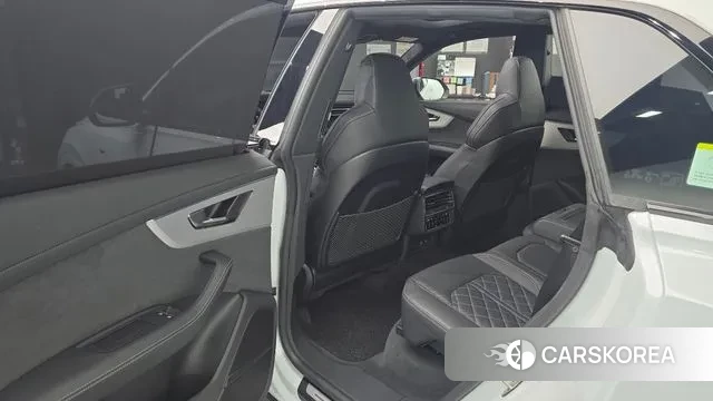 Audi Q8 (4M) 2023 Белый из Кореи, фото 2