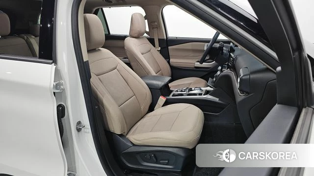 Ford Explorer 6th Generation 2021 Белый из Кореи, фото 2