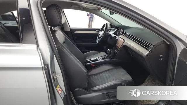 Volkswagen Passat GT (B8) 2022 Серебряный из Кореи, фото 2