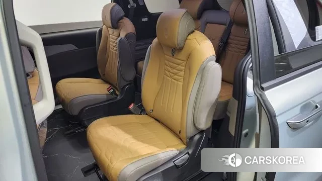 Kia The New Carnival 4th Generation 2025 Серебристо-серый из Кореи, фото 2