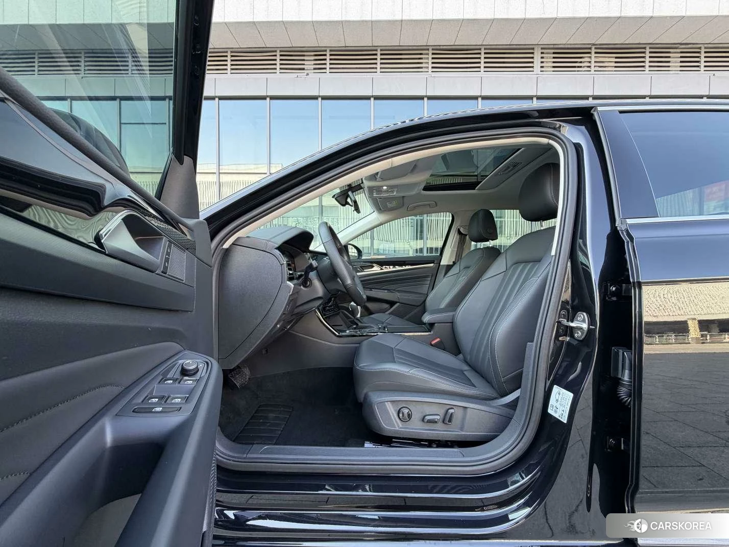 Volkswagen Passat 2022 Черный из Китая, фото 2