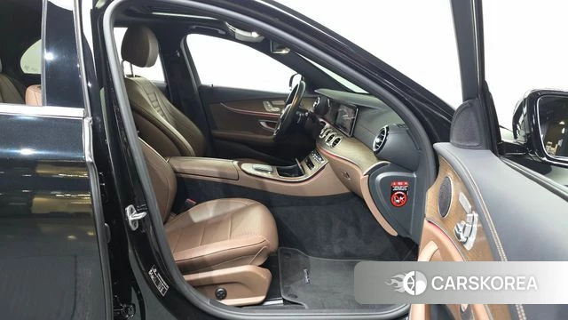 Mercedes-Benz E-Class W213 2022 Черный из Кореи, фото 2