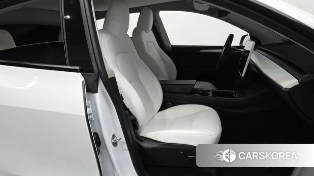 Tesla Model Y 2024 Белый из Кореи, фото 2