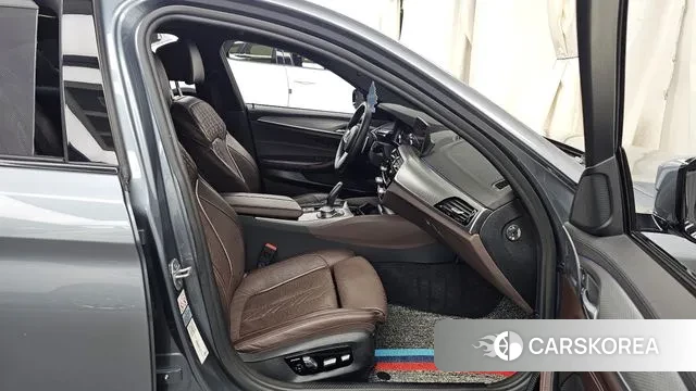 BMW 5 Series (G30) 2019 Серебряный из Кореи, фото 2