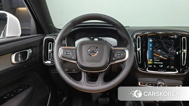 Volvo XC40 2022 Белый из Кореи, фото 2