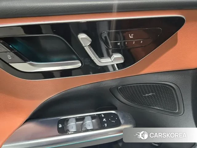 Mercedes-Benz C-Class W206 2023 Серебряный из Кореи, фото 2