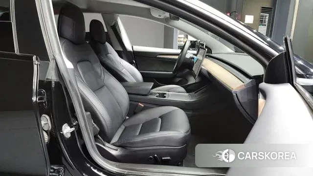 Tesla Model 3 2021 Черный из Кореи, фото 2