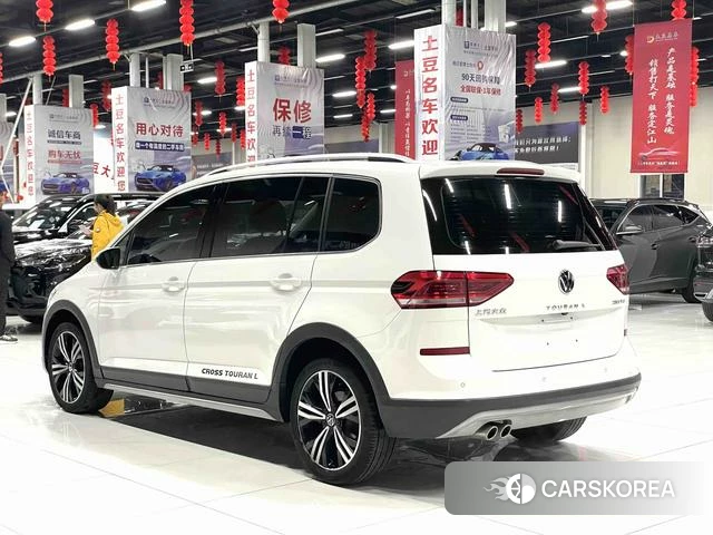 Volkswagen Touran L 2022 Белый из Китая, фото 2