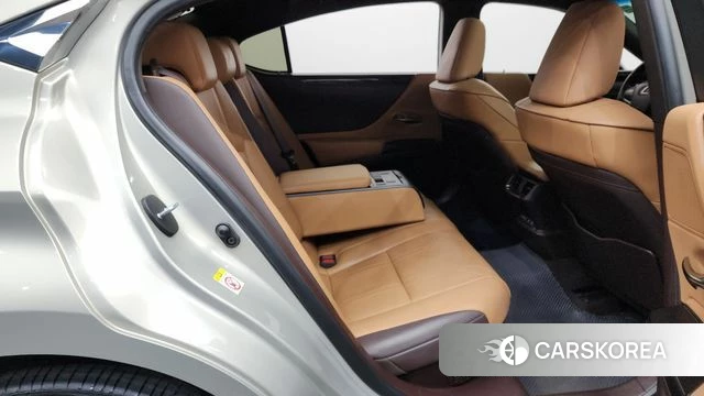 Lexus ES300h 7th generation 2018 Песочный из Кореи, фото 2