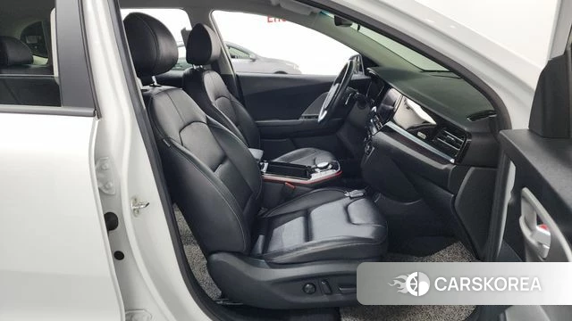 Kia Niro Plus 2022 Белый из Кореи, фото 2