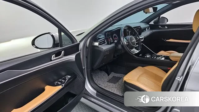 Kia K5 3rd generation 2023 Серебряный из Кореи, фото 2