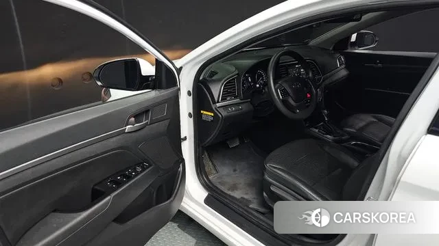 Hyundai Avante AD 2018 Белый из Кореи, фото 2