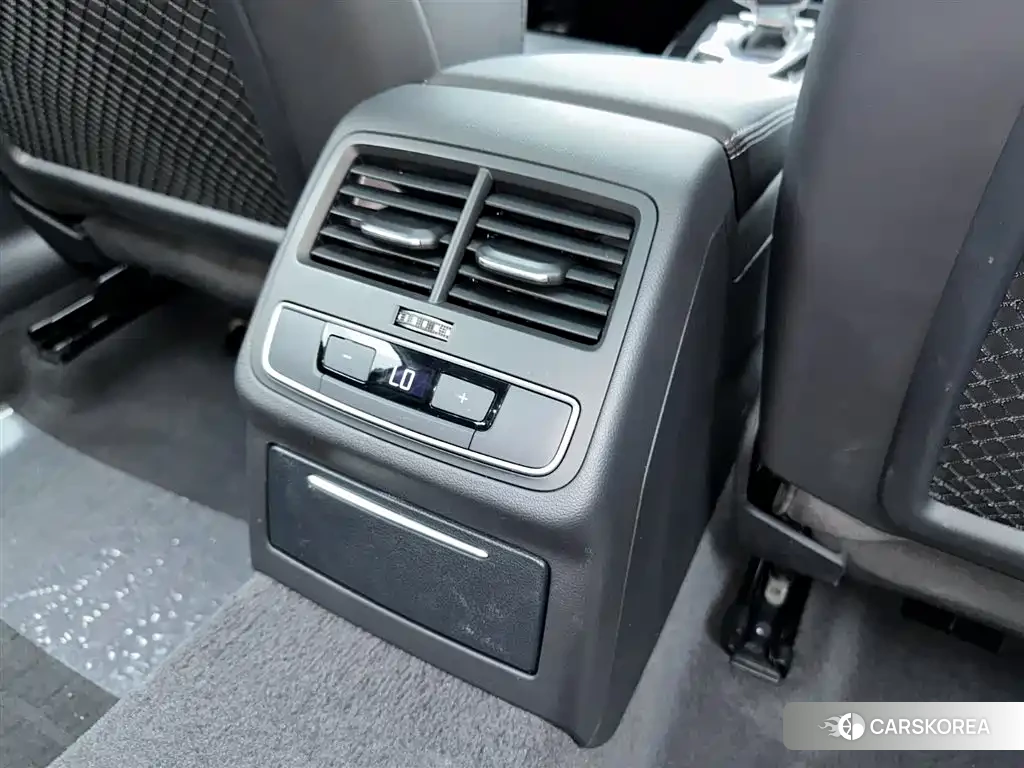 Audi A4L 2023 Белый из Китая, фото 2