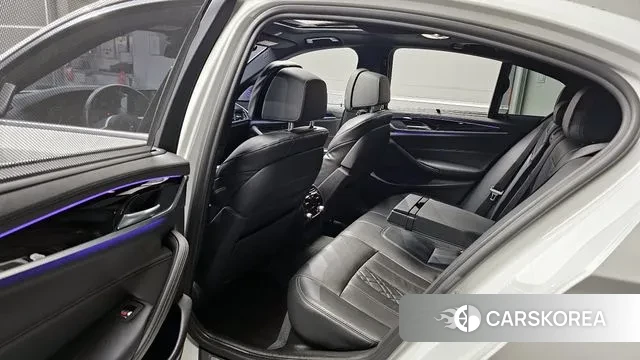 BMW 5 Series (G30) 2019 Белый из Кореи, фото 2